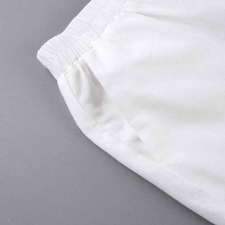 סט חולצה מכופרת ומכנסיים קצרים