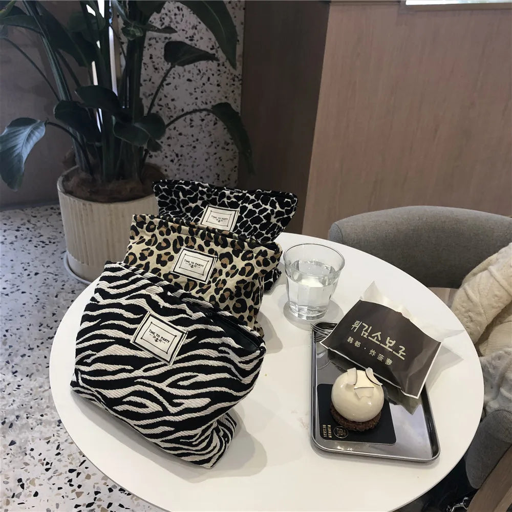 תיק איפור - קים