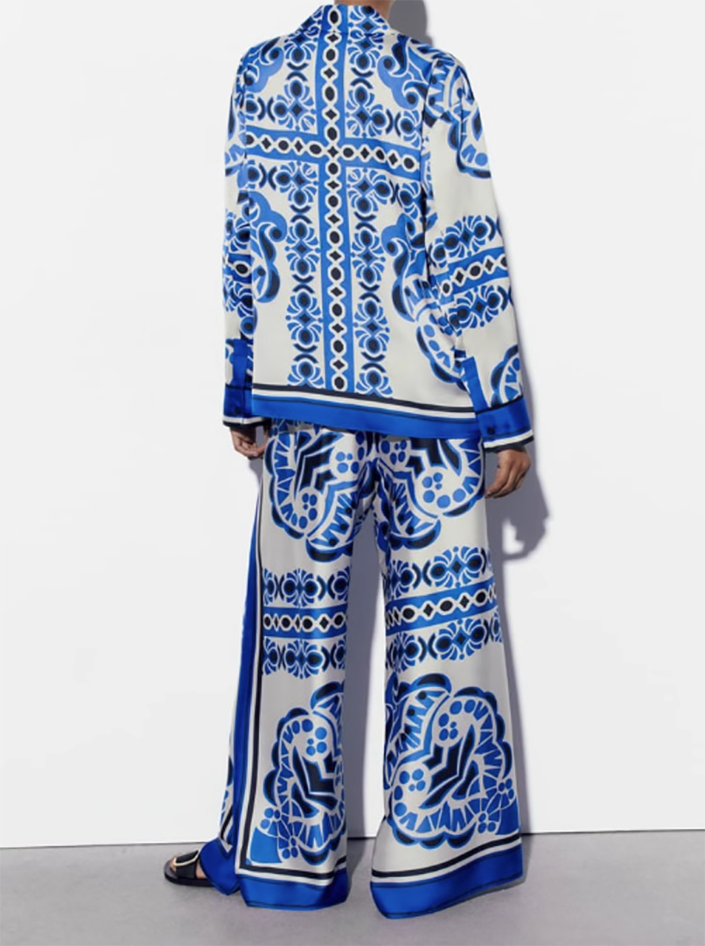 חליפה מכופתרת- דלי