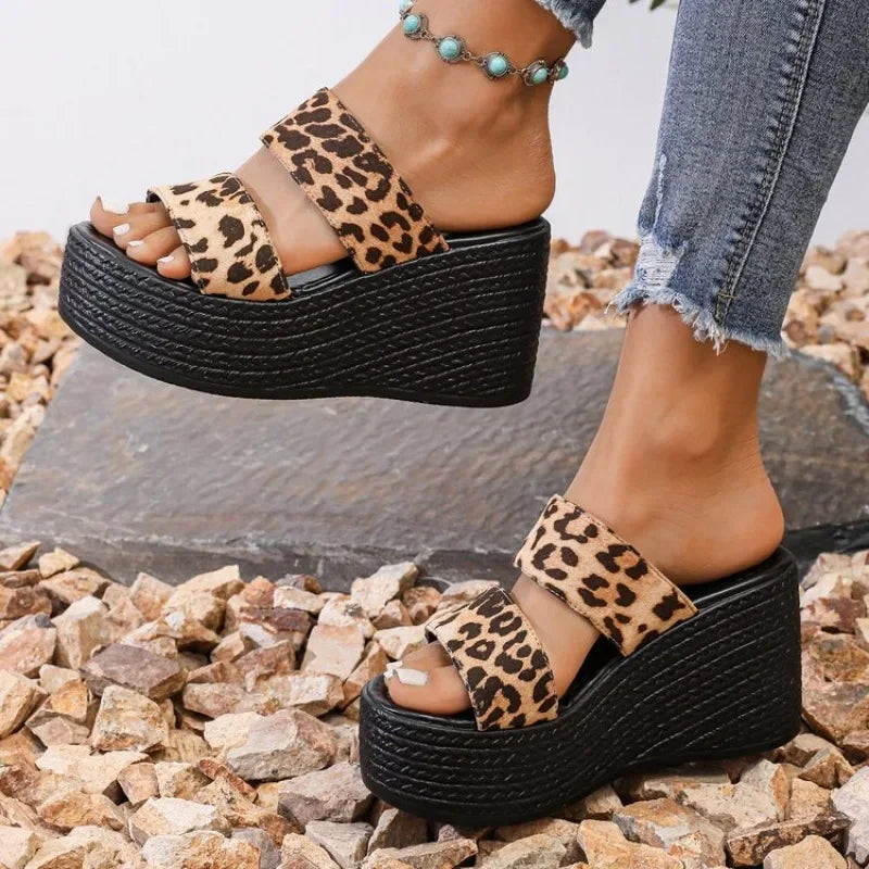 סנדלי פלטפורמה- טאי