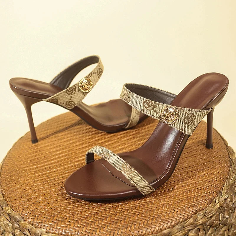 נעלי עקב אלגנטיות- אגם