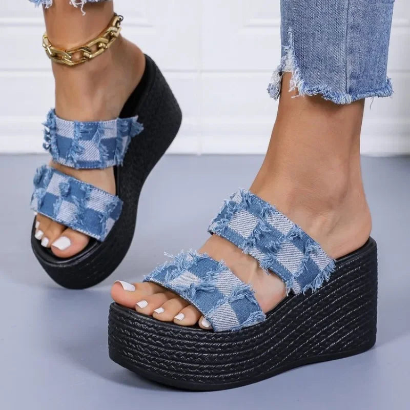 סנדלי פלטפורמה- טאי