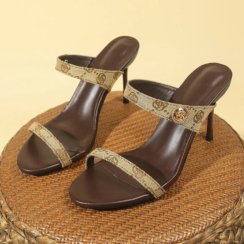 נעלי עקב אלגנטיות- אגם