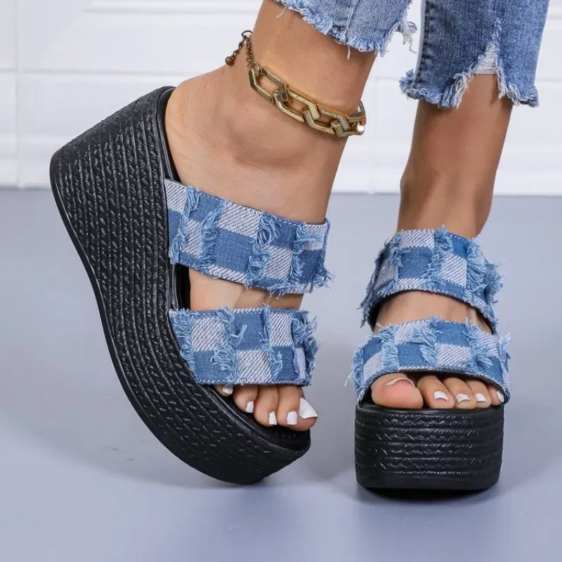 סנדלי פלטפורמה- טאי